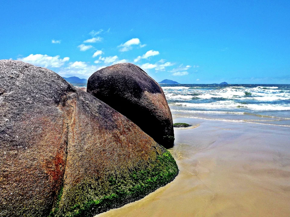Praia da Barra da Lagoa, em Florianópolis (SC)